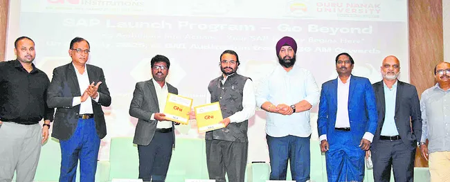 ప్లాటు వివాదంలో రాజీవ్‌ కనకాలకు నోటీసులు 