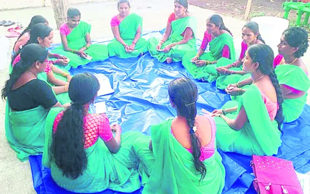 మహిళా సంఘాలకు రూ.15.31కోట్ల వడ్డీ విడుదల