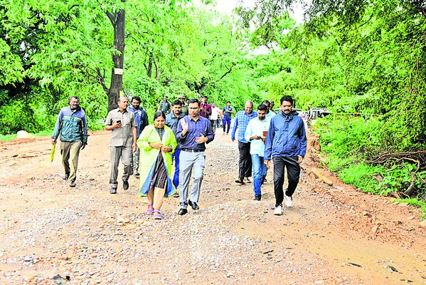 అధికారులు సమన్వయంతో పనిచేయాలి
