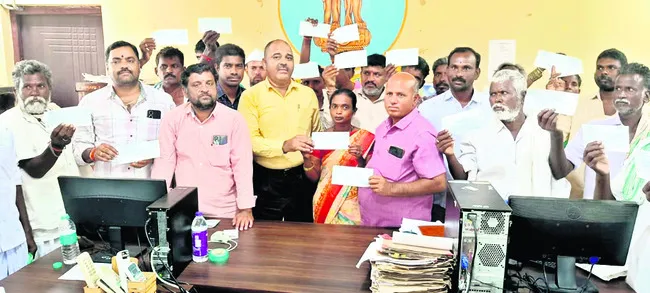12.13 ఎకరాలకు నష్టపరిహారం చెల్లింపు 
