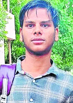 అనుమానాస్పద స్థితిలో విద్యార్థి మృతి