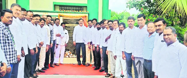 డీసీసీబీ అభివృద్ధిలో ఉద్యోగుల పాత్ర కీలకం 