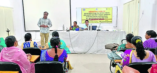 స్వశక్తీకరణ, పరివర్తన చాంపియన్‌పై శిక్షణ 
