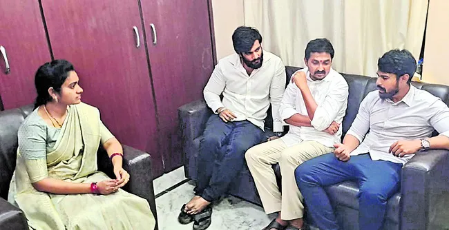 జెడ్పీ చైర్ పర్సన్ దంపతులకు బైరెడ్డి పరామర్శ