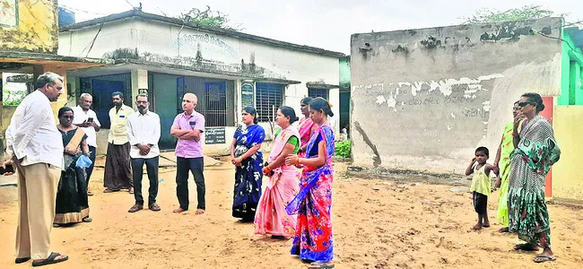 ప్రభుత్వ పాఠశాల పరిశీలన