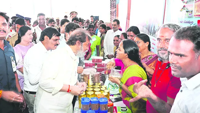 మహిళా సాధికారతకు పెద్దపీట
