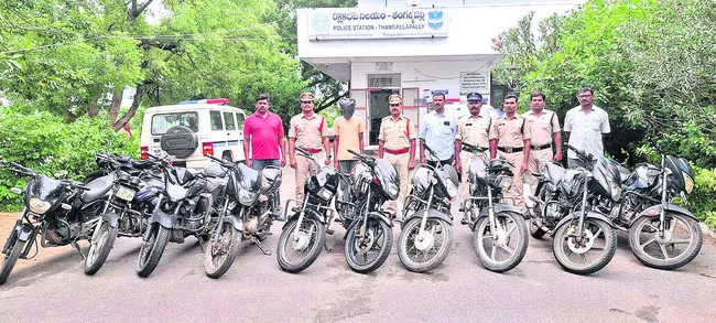 ముగ్గురు దొంగలపై కేసులు
