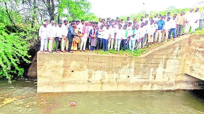 ప్రతీ ఎకరాకు సాగునీరు అందిస్తాం