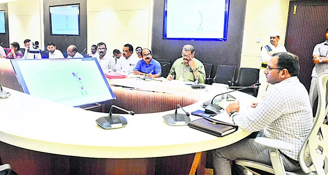 మౌలిక వసతులపై దృష్టిసారించండి