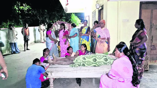 పొలంలో వ్యవసాయ కూలీ మృతి