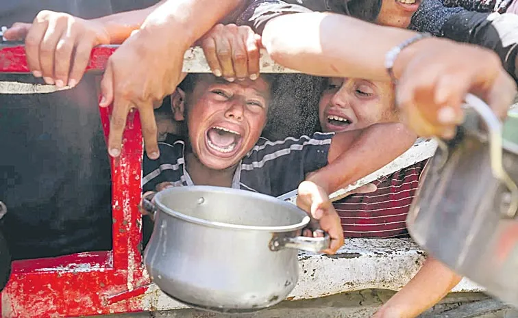 No food, no aid: hunger is killing people in Gaza1
