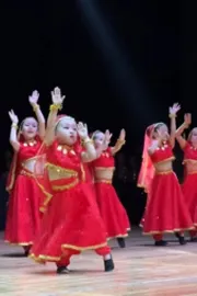 Russias Little girls from dance to Chanda Chamke Viral video 9