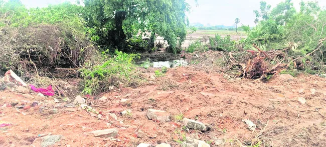 ఆగని కబ్జాల పరంపర