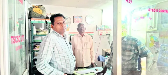 సివిల్ సప్లయ్ గోదాంలో అధికారుల తనిఖీలు