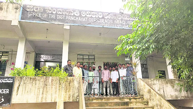 కంప్యూటర్ ఆపరేటర్ల నిరసన