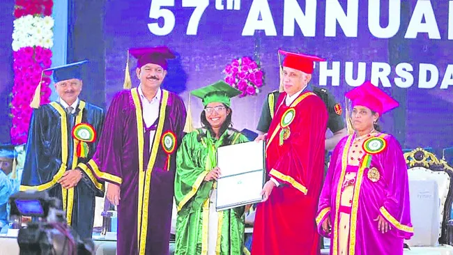 జ్వాలాకు ఐదు స్వర్ణ పతకాలు 