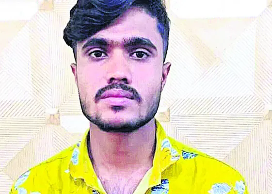 వీడియోలు తీసి వికృతానందం