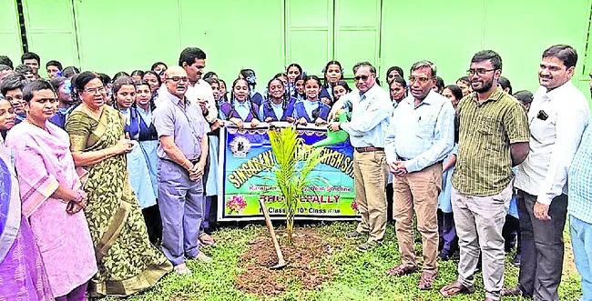 పర్యావరణ సమతుల్యతను కాపాడాలి