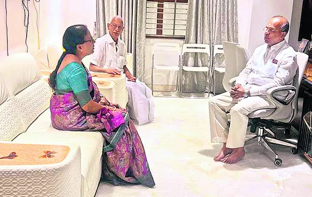 అక్రమ అరెస్టులతో భయపెట్టలేరు