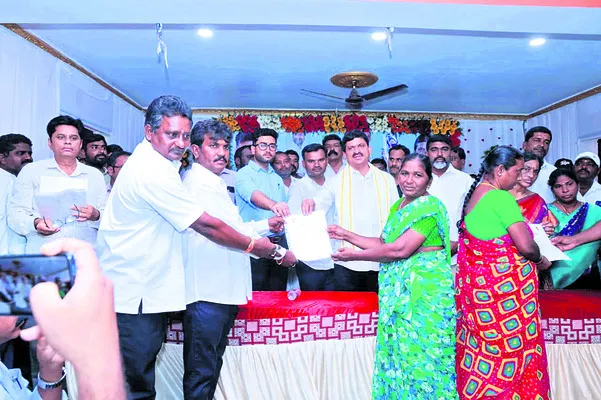 అర్హులందరికీ న్యాయం చేస్తాం...