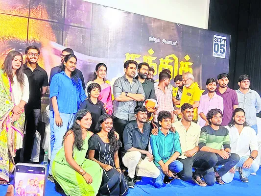 రాజకీయ నేపథ్యంగా శక్తి తిరుమగన్‌ 