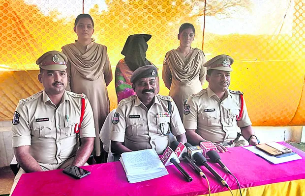 వేధిస్తున్నాడని భార్యనే హతమార్చింది !