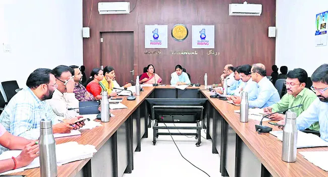భూ భారతి దరఖాస్తులు పరిష్కరించాలి
