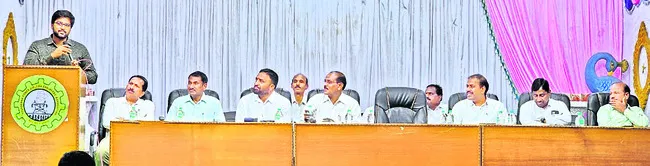 సెక్షన్కు ఏఈనే బాస్..
