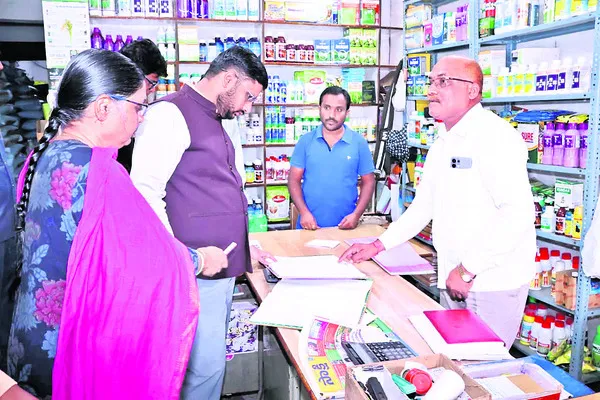 జిల్లాలో యూరియా కొరత లేదు