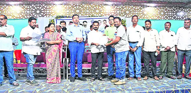 లబ్ధిదారులకు కొత్త రేషన్‌కార్డులు
