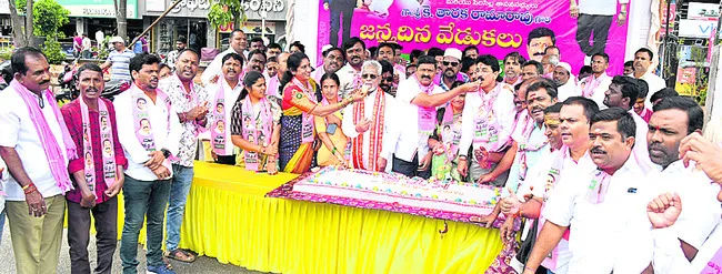 ఘనంగా కేటీఆర్ బర్త్డే