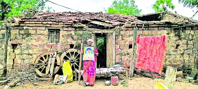 కాళేశ్వరాలయంలో జిల్లా జడ్జి పూజలు