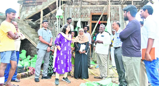 నిబంధనల ప్రకారం ఇందిరమ్మ ఇళ్ల నిర్మాణం