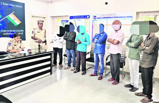 పాత నేరస్తులపై నిరంతరం నిఘా