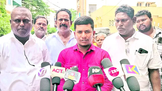 క్షేత్ర సహాయకుడిపై హత్యాయత్నం
