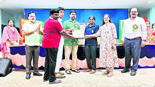 కేంద్రం నిధులతోనే పాఠశాలల అభివృద్ధి