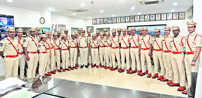నిష్పక్షపాతంగా విధులు నిర్వర్తించండి