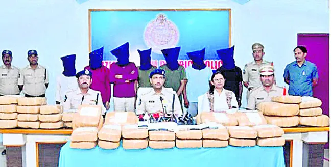 ఈగల్ టీమ్కు చిక్కిన గంజాయి నిందితులు