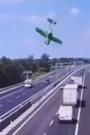 Video Viral: Plane Crashes Into Italian Highway1