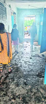 ●వర్షం కురిస్తే వణుకే..! 
