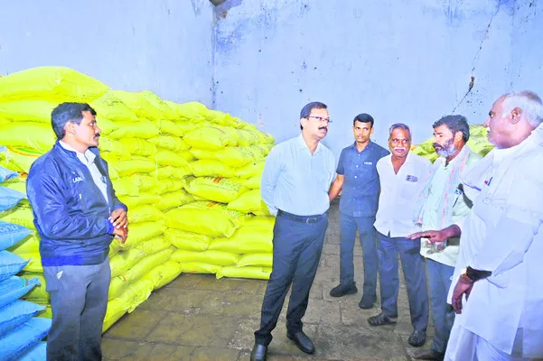 అందుబాటులో సరిపడా ఎరువులు