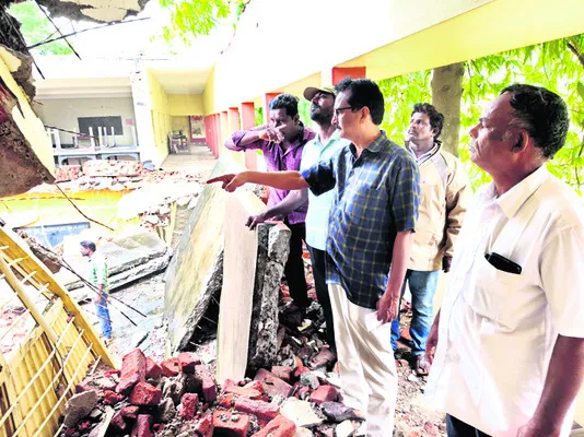 పొలసానిపల్లి గురుకులం పరిశీలన 