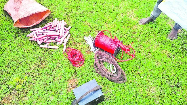 పేలుడు పదార్థాలు, ట్రాక్టర్ సీజ్