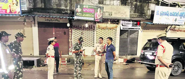 రాత్రివేళ నిరంతర గస్తీ