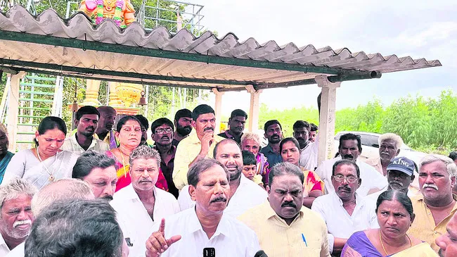 ధిక్కారంతో ముందుకెళ్తే దిక్కు లేకుండా చేస్తాం