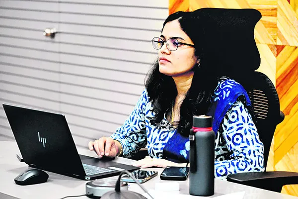 ఆగస్టు 15 నాటికి బంగారు కుటుంబాల దత్తత