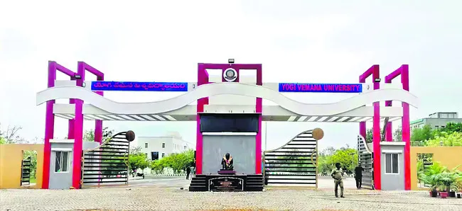గాడి తప్పిన వైవీయూ పాలన 