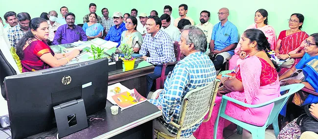 ప్రతి హాస్టల్లో ఫిర్యాదుల బాక్స్