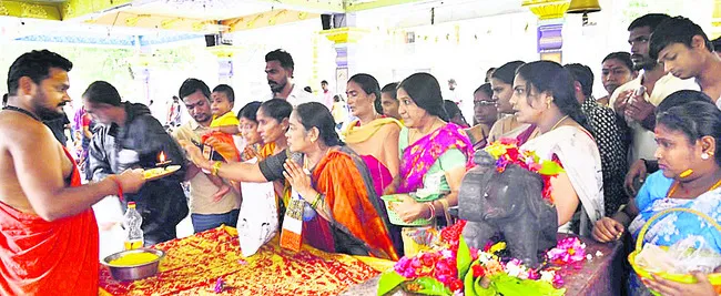 ప్రతిరోజూ పండుగే