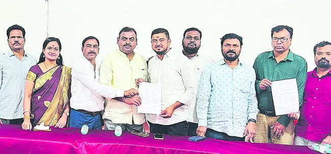 సంఘటితమైతేనే సమస్యలు పరిష్కారం